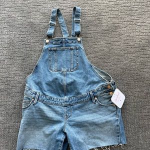 Maternity shortalls perfect for summer!